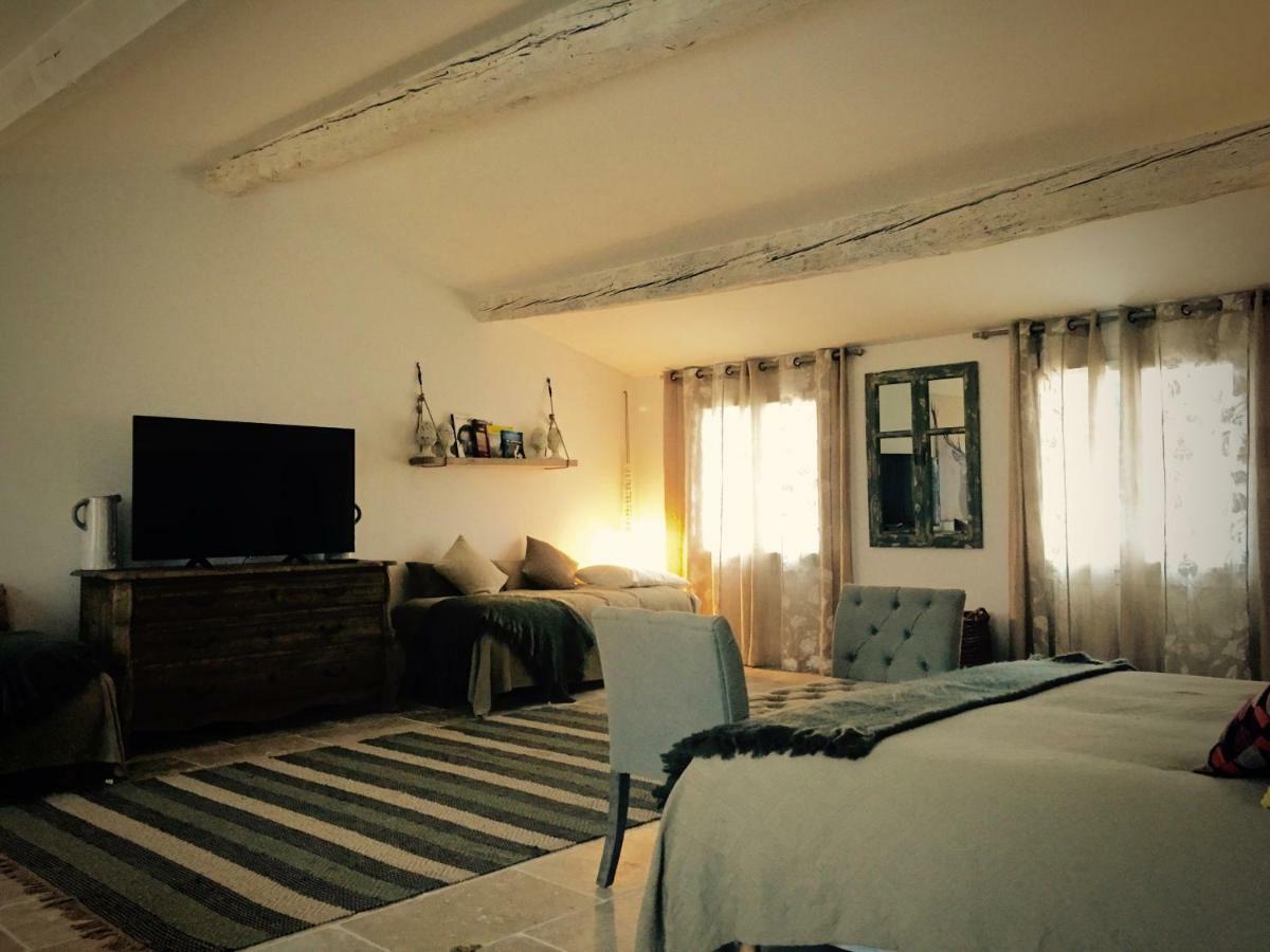 Bed and Breakfast Mas Du Grand Bordes Saint-Laurent-dʼAigouze Exterior foto