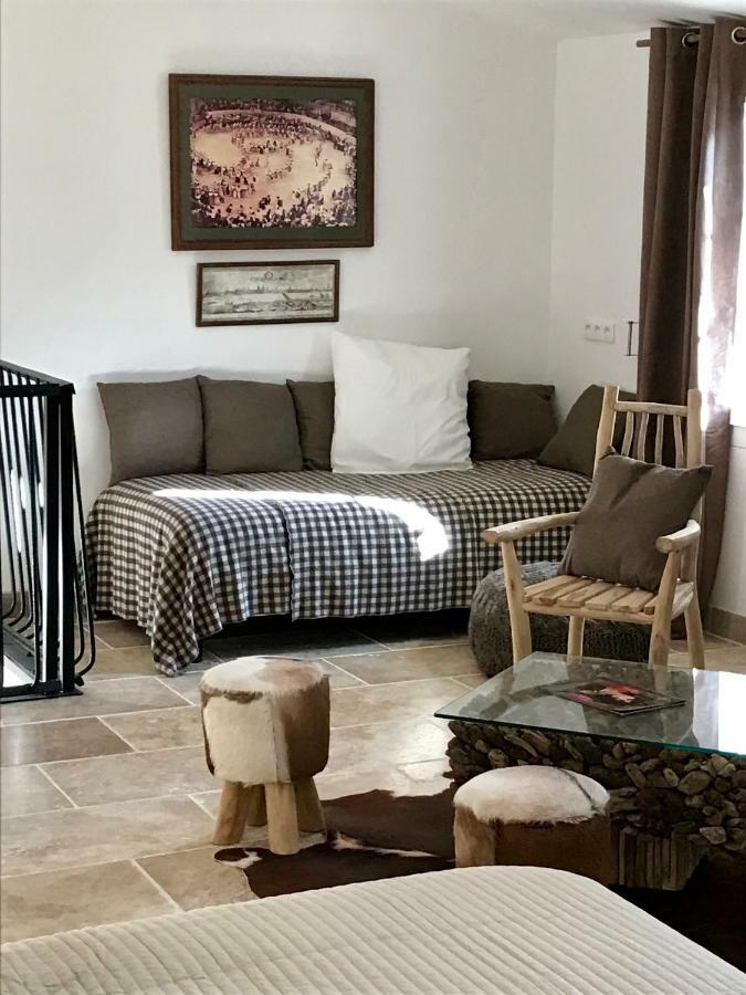 Bed and Breakfast Mas Du Grand Bordes Saint-Laurent-dʼAigouze Exterior foto
