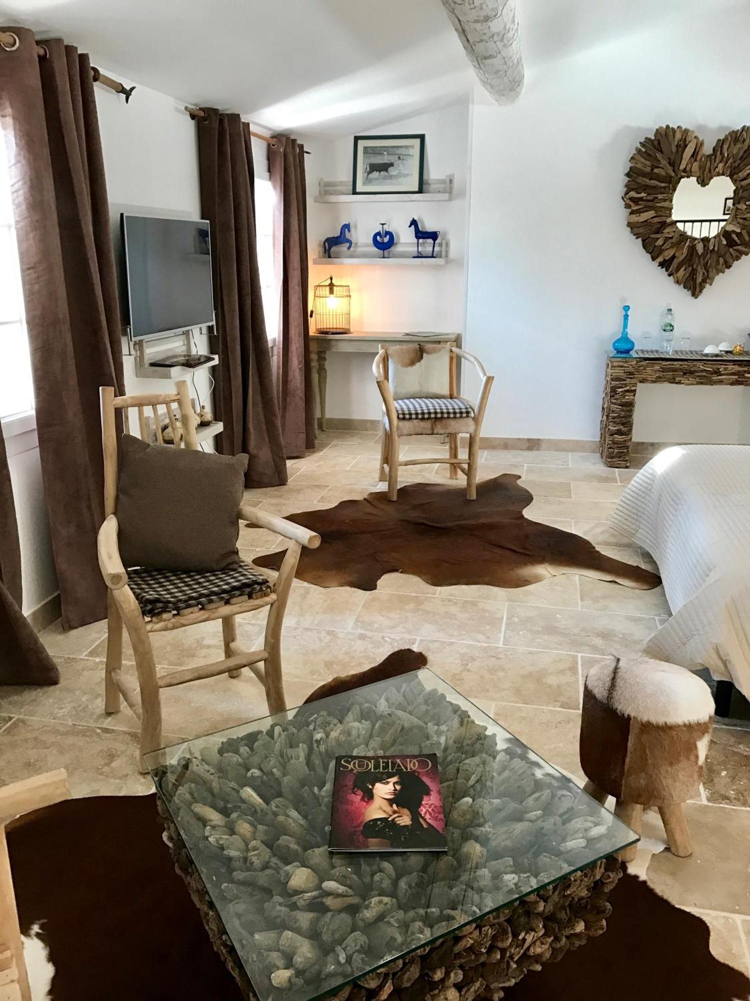 Bed and Breakfast Mas Du Grand Bordes Saint-Laurent-dʼAigouze Exterior foto