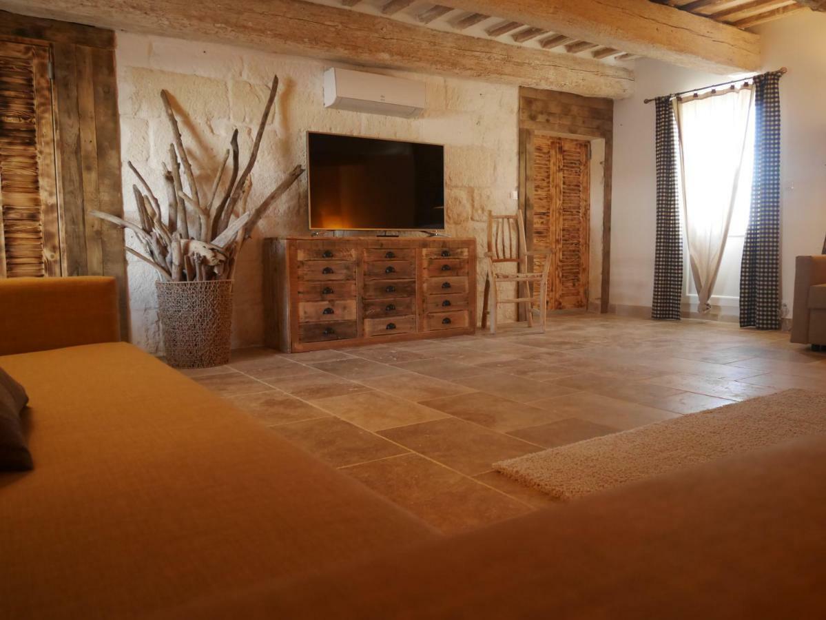 Bed and Breakfast Mas Du Grand Bordes Saint-Laurent-dʼAigouze Exterior foto